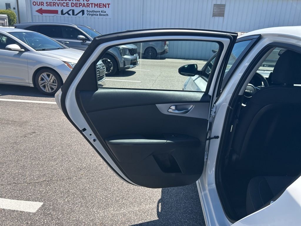 Used 2023 White Kia LXS image 16