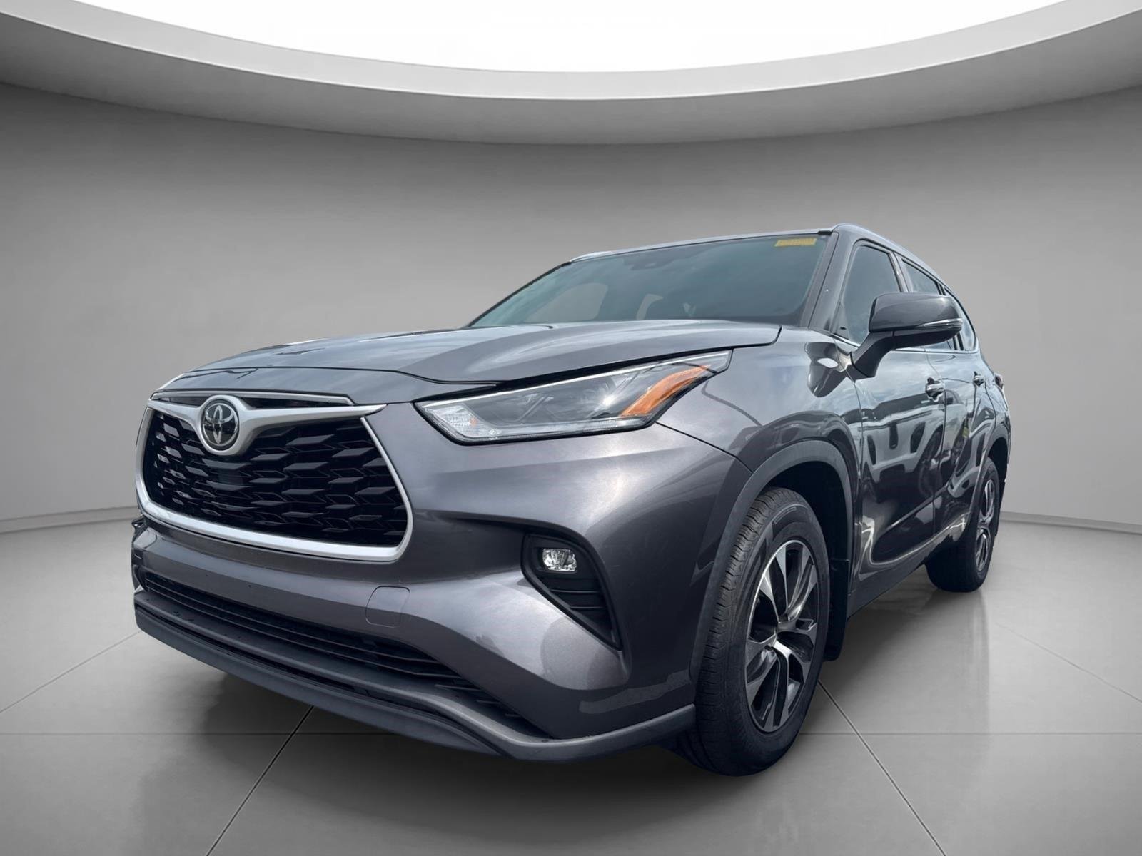 Used 2021 Magnetic Gray Metallic Toyota XLE image 2