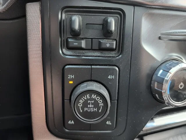 Used 2022 White Metallic Ford Platinum image 14