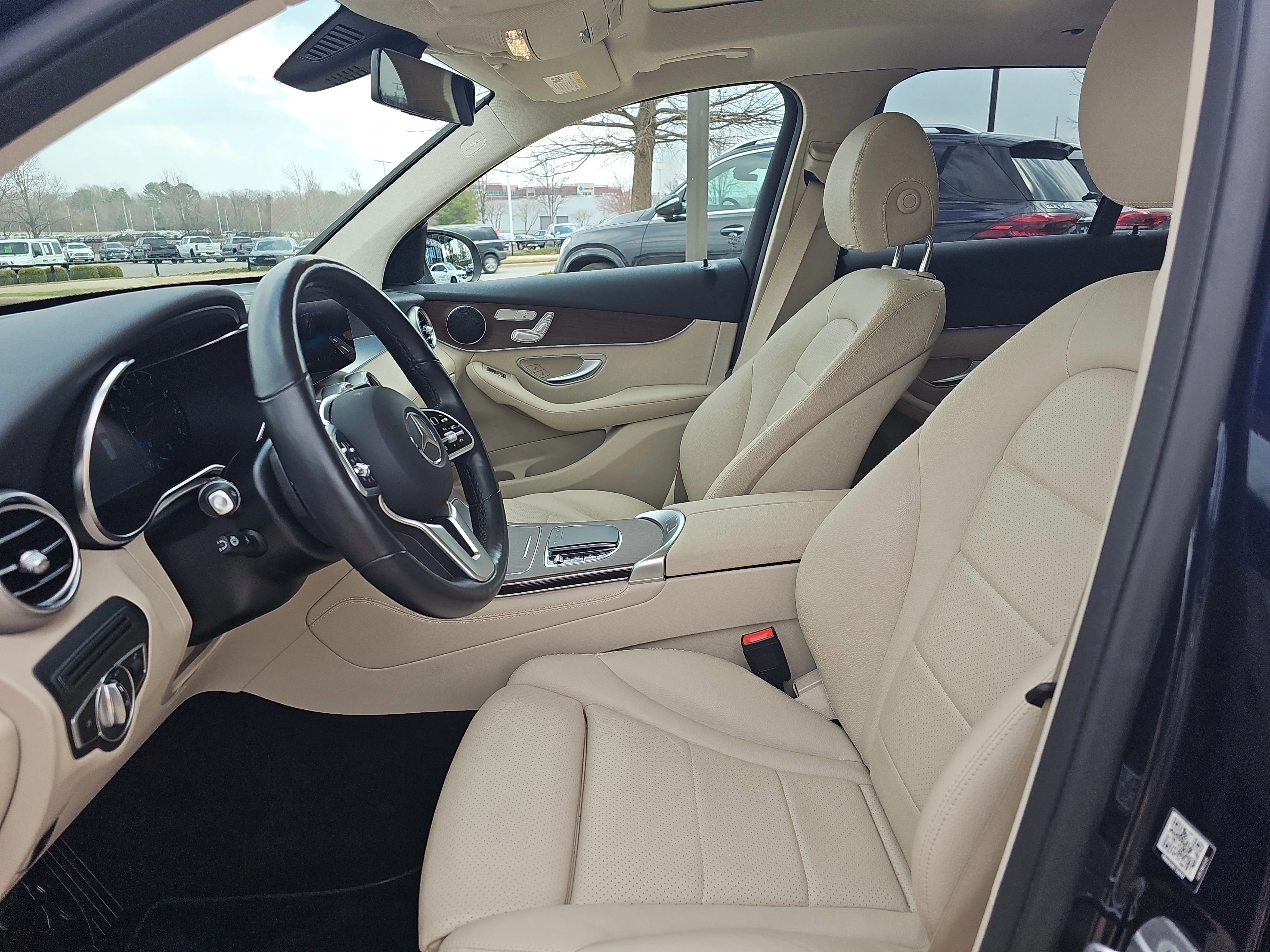 2021 Mercedes-Benz GLC GLC300 - Photo 10