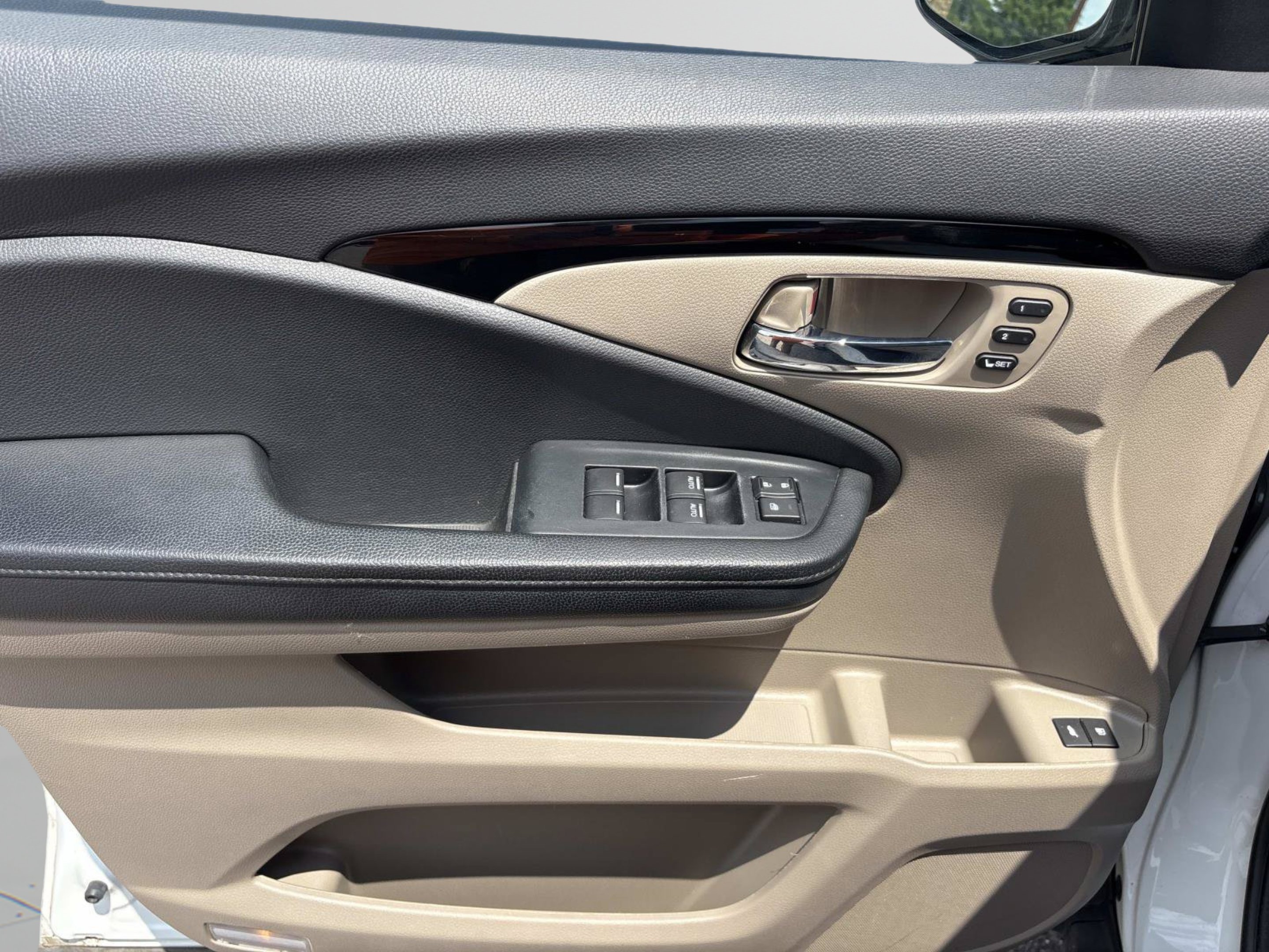 Used 2020 Platinum White Honda Touring image 21