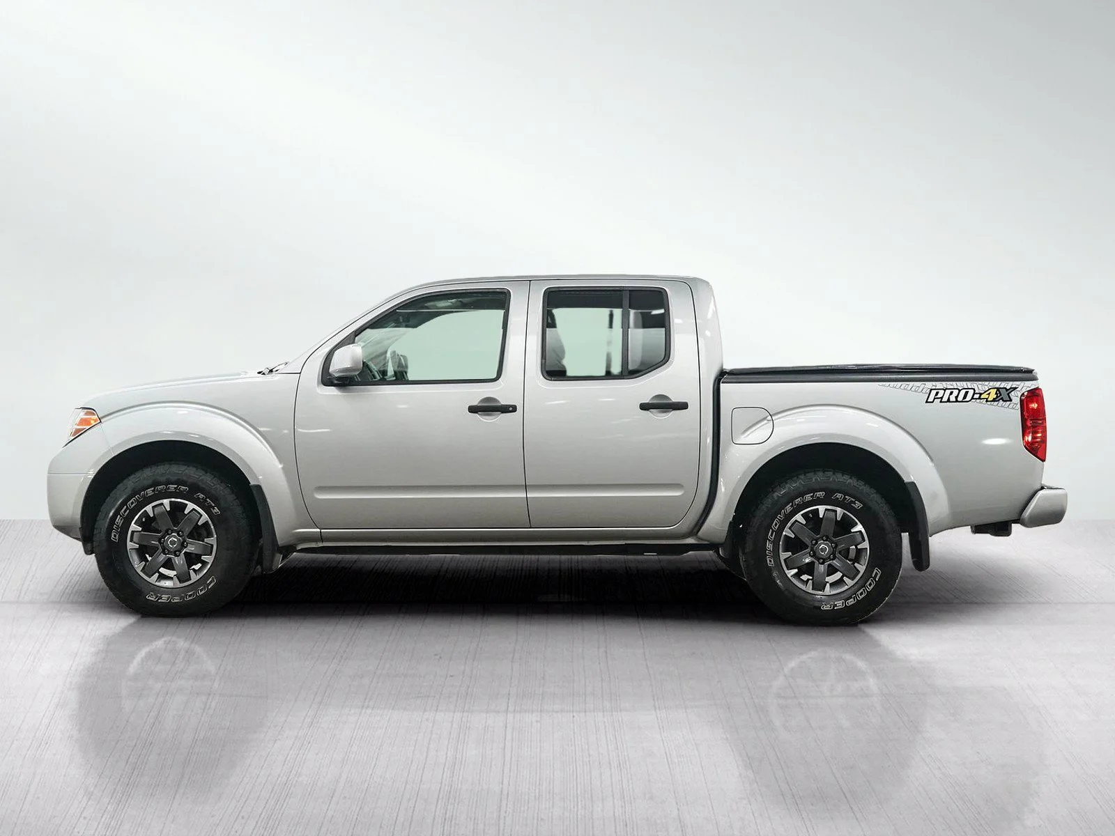 Used 2018 Nissan Frontier PRO-4X with VIN 1N6AD0EV9JN766095 for sale in Burnsville, Minnesota