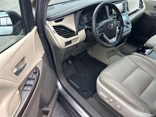 Used 2019 Gray Toyota XLE image 9
