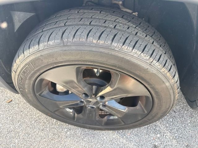 Used 2019 White Jeep Latitude image 24