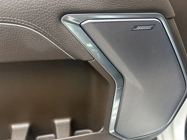 Used 2025 White Frost Tricoat GMC Denali image 19