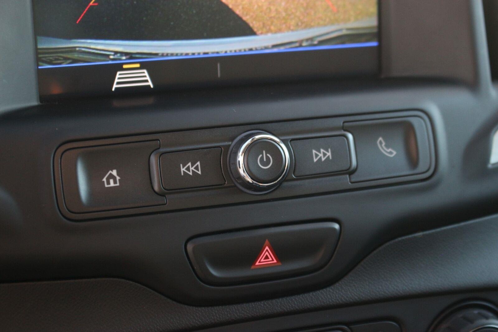 Used 2020 SUMMIT WHITE GMC SLE image 24