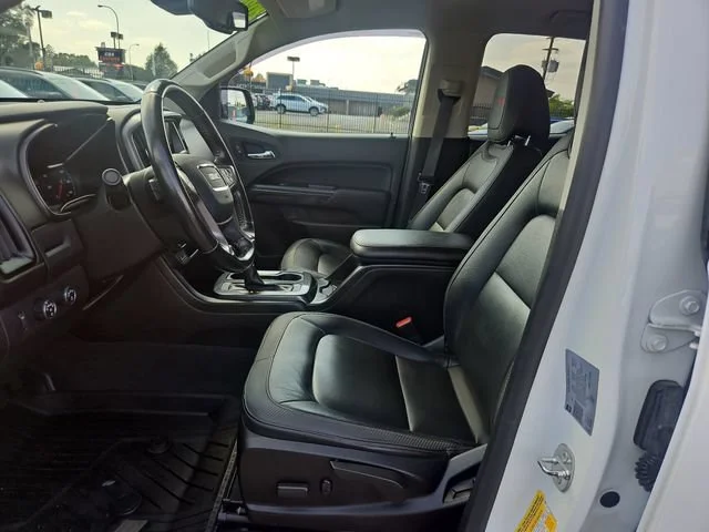 Used 2021 SUMMIT WHITE GMC 4WD AT4 w/Leather image 10