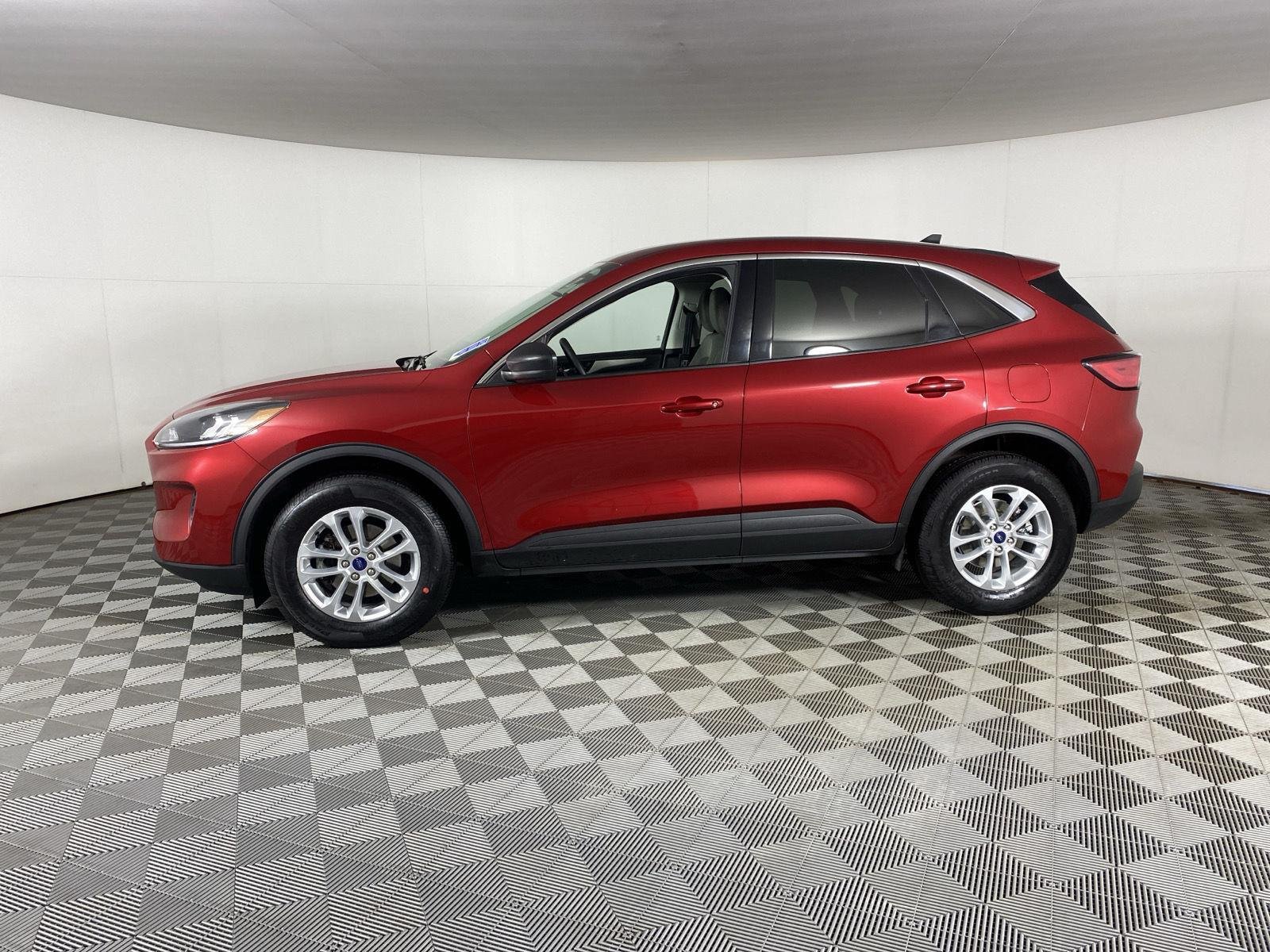 Used 2022 Rapid Red Metallic Tinted Clearcoat Ford SE image 7