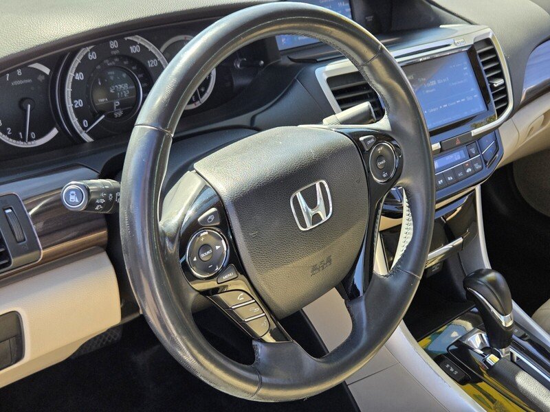 Used 2017 White Orchid Pearl Honda EX-L CVT image 20