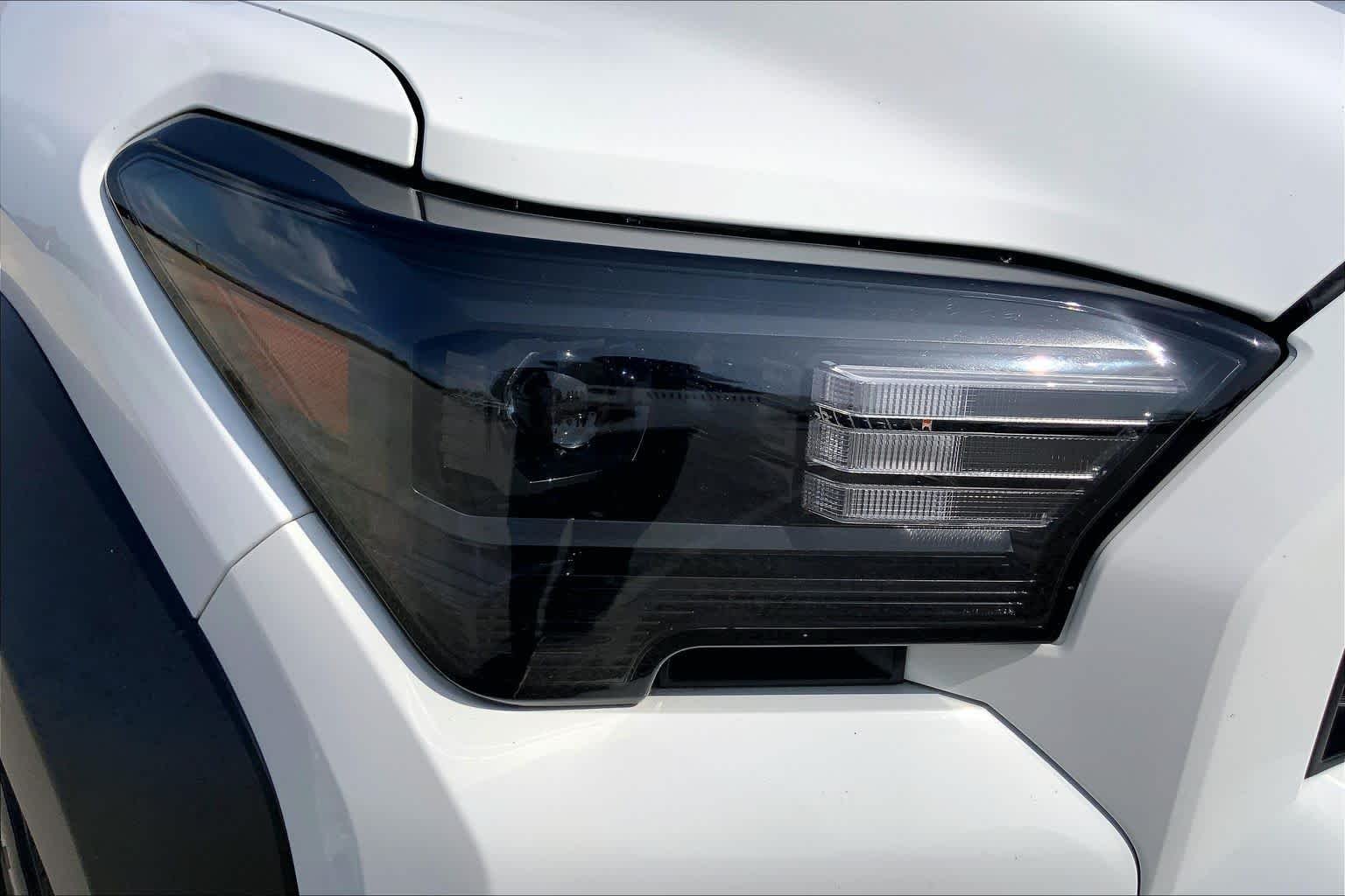 Used 2025 Ice Cap Toyota SR5 image 27