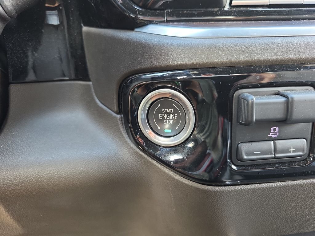 Used 2024 Onyx Black GMC SLT image 24