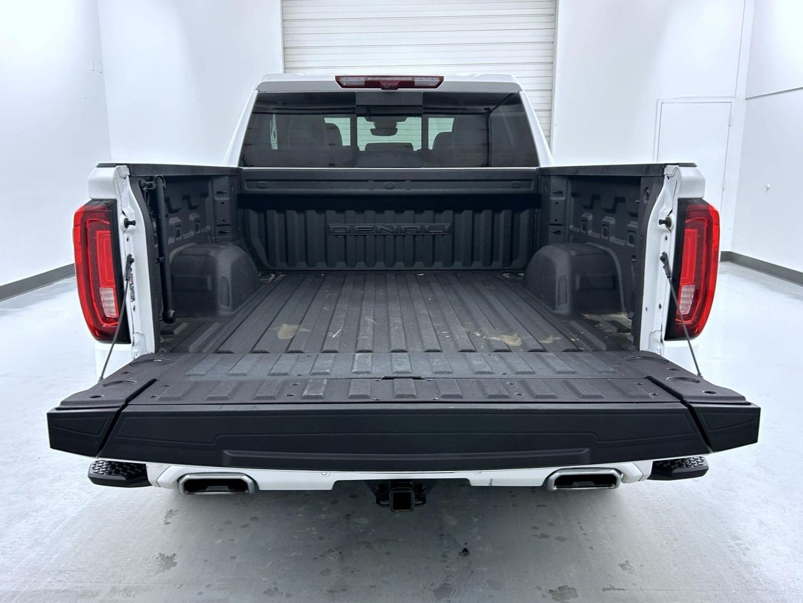 Used 2024 White GMC Denali Ultimate image 22