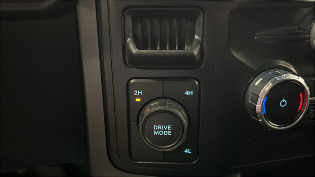 Used 2024 Avalanche Gray Ford XLT image 32