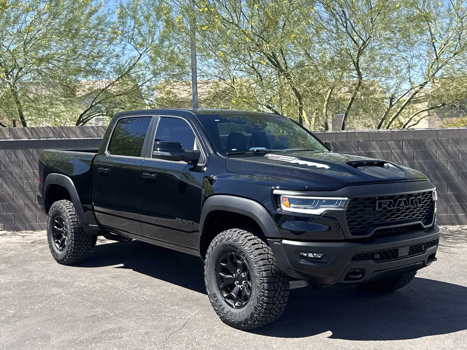 New 2026 Diamond Black Crystal Pearl-Coat Exterior Paint RAM RHO image 2