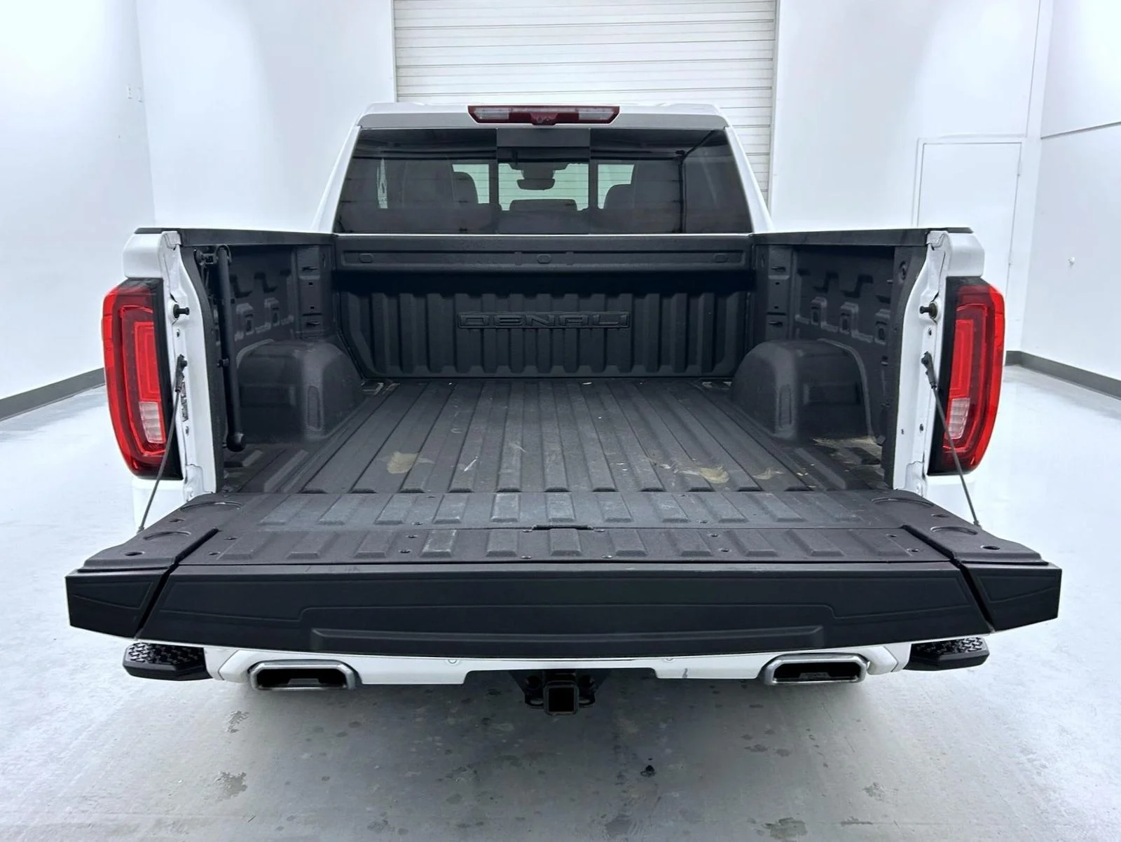 Used 2024 White GMC Denali Ultimate image 22