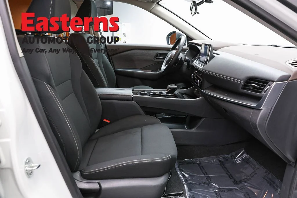 Used 2023 White Nissan S image 25