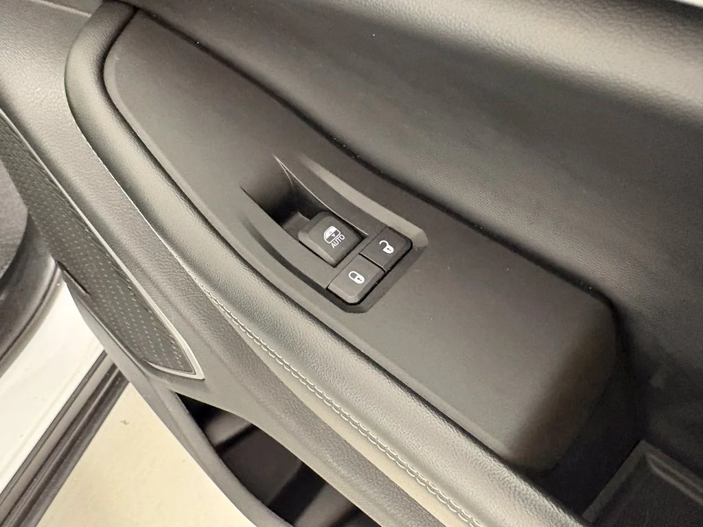 Used 2022 White Jeep Limited image 13