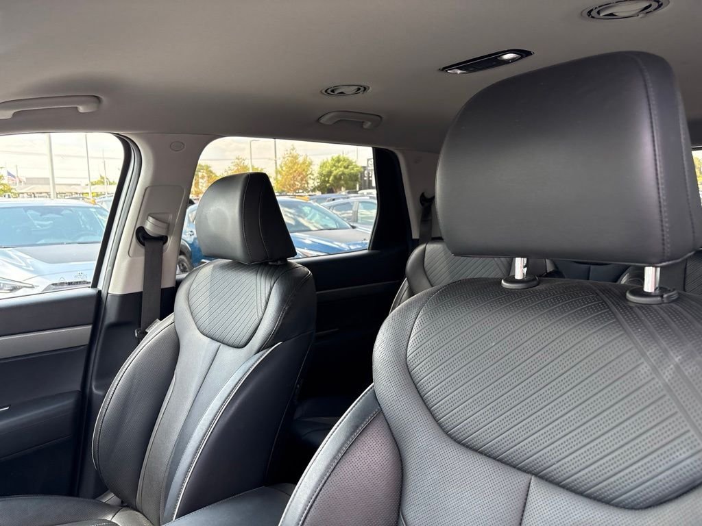Used 2025 Silver Hyundai SEL image 5