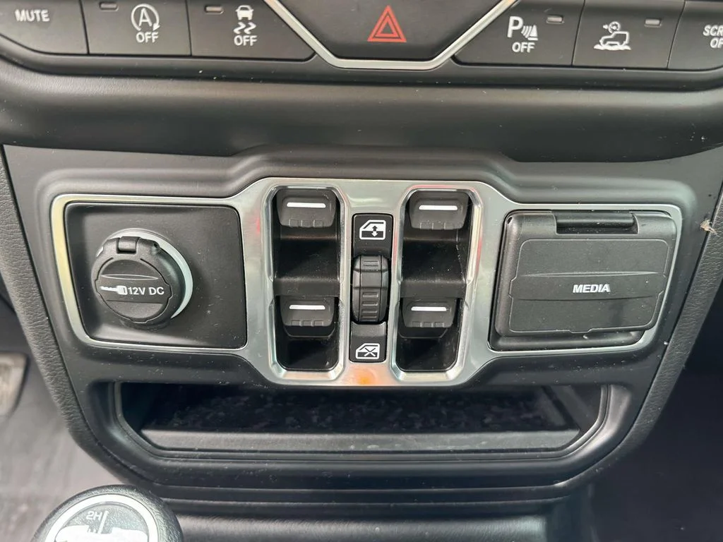 Used 2023 White Jeep Sport S image 19