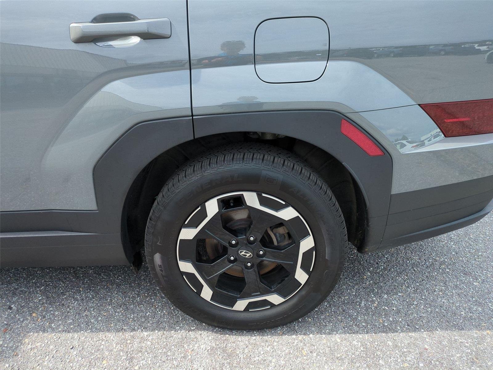 Used 2024 Hampton Gray Hyundai SEL image 11