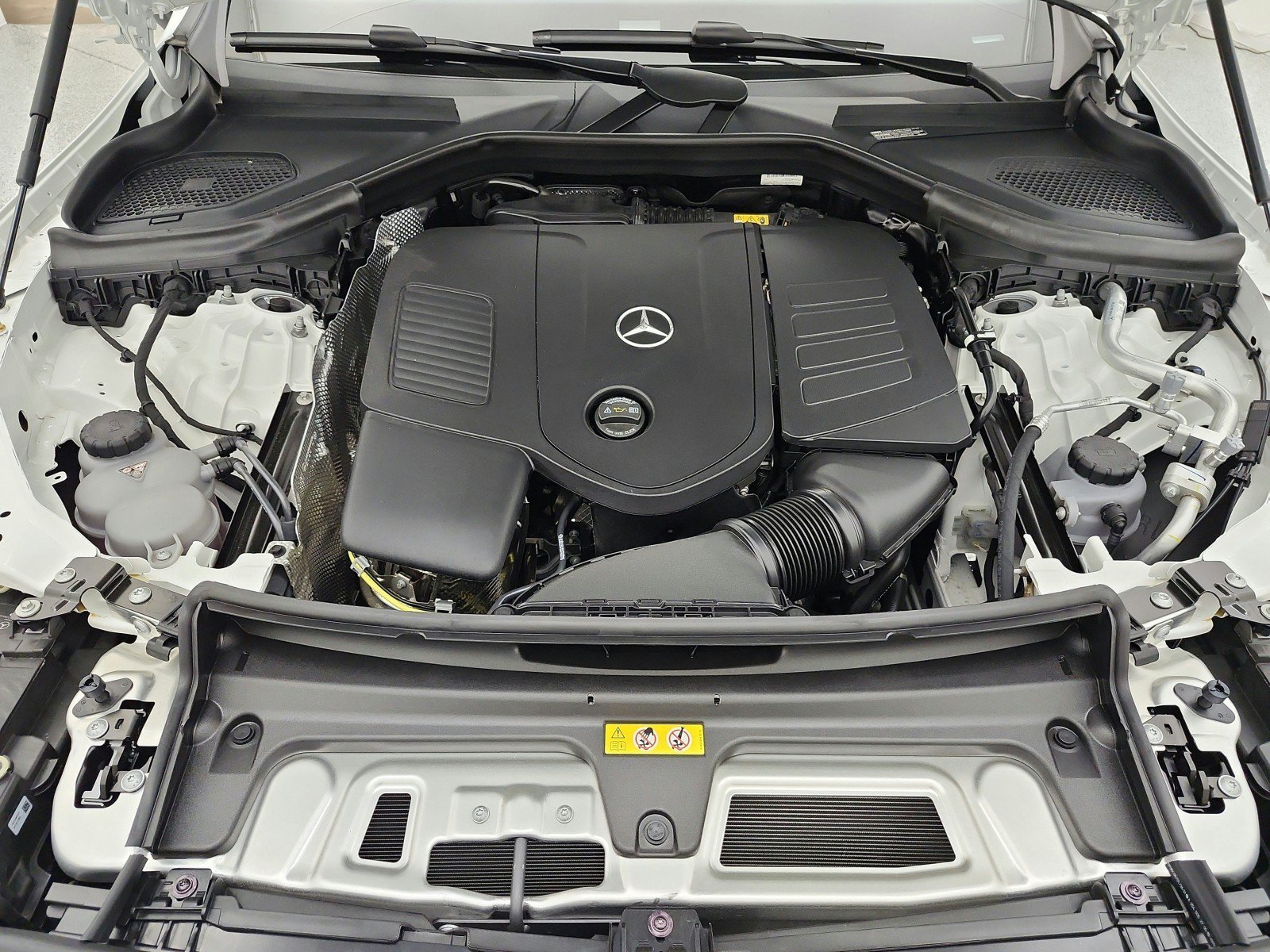New 2026 Polar White Mercedes-Benz GLC 300 4MATIC® SUV image 33