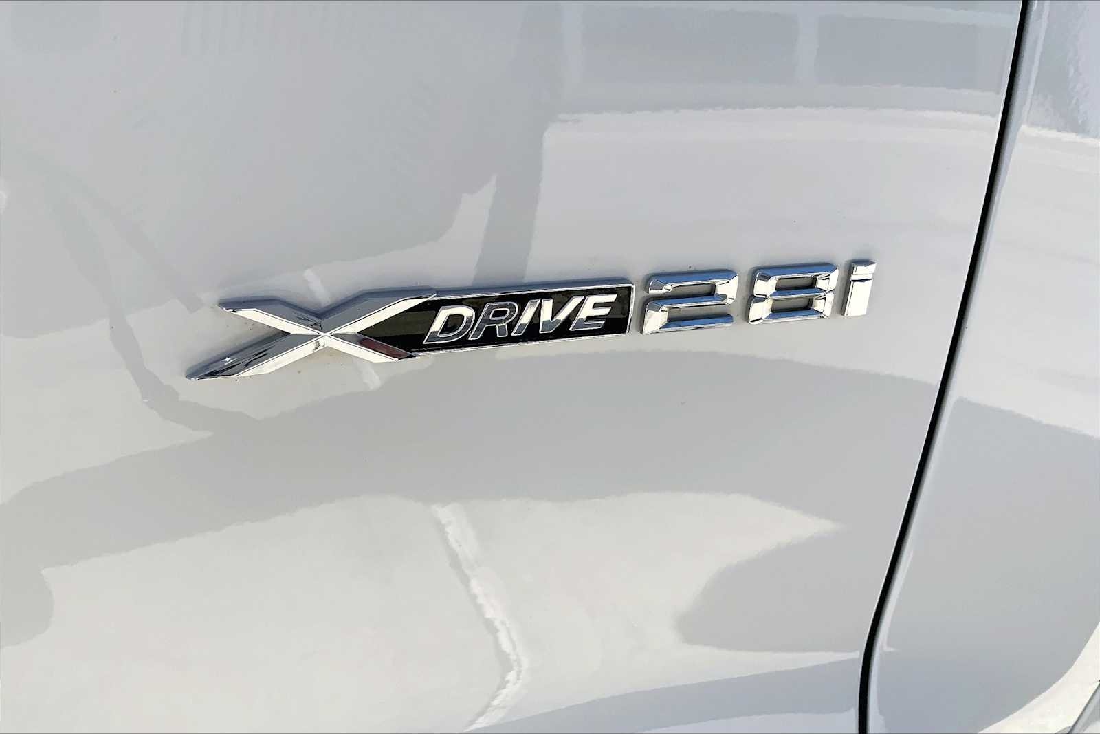 Used 2017 Alpine White BMW xDrive28i image 10