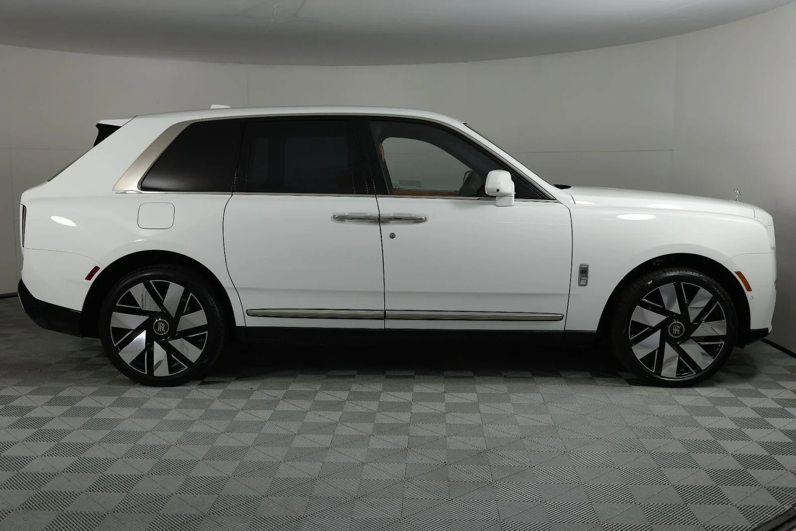 New 2026 Arctic White Rolls-Royce  image 8