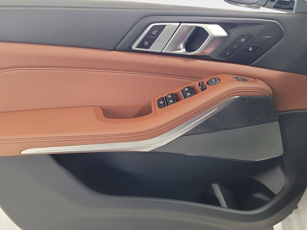 New 2026 Mineral White Metallic BMW sDrive40i image 14