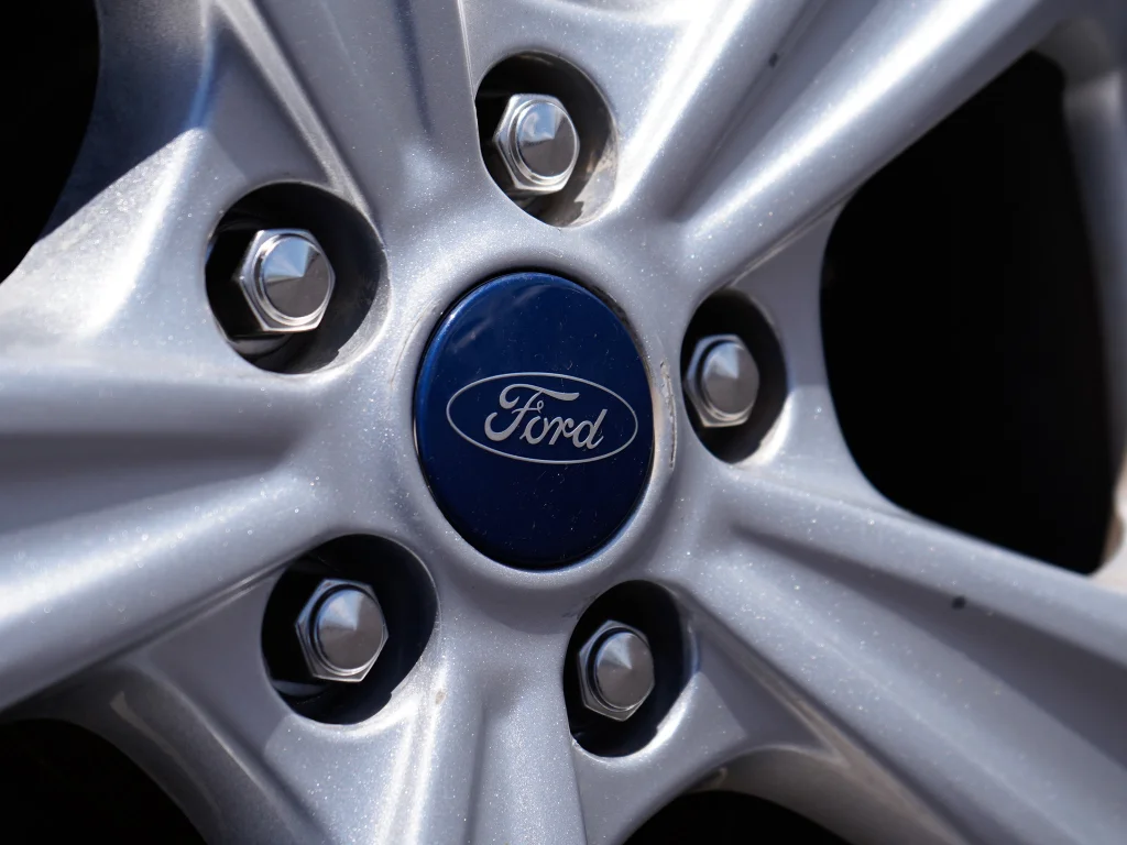 Used 2016 Ruby Red Metallic Tinted Clearcoat Ford SE image 8
