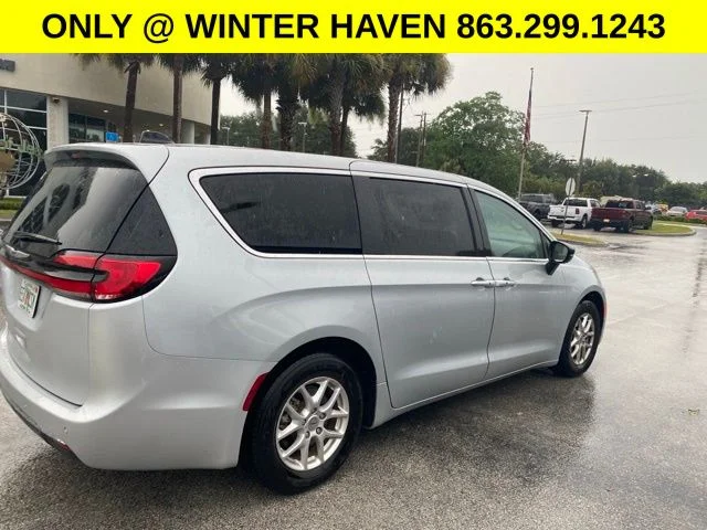 Used 2024 Silver Chrysler Touring L image 3