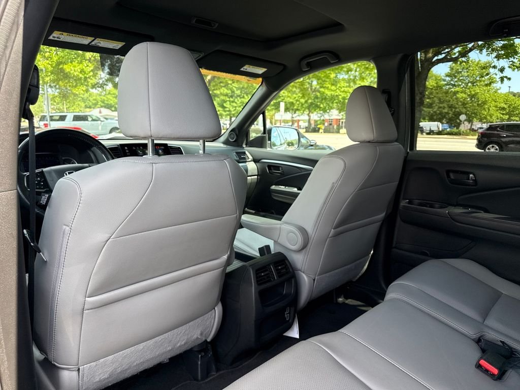 Used 2022 Silver Honda EX-L image 17
