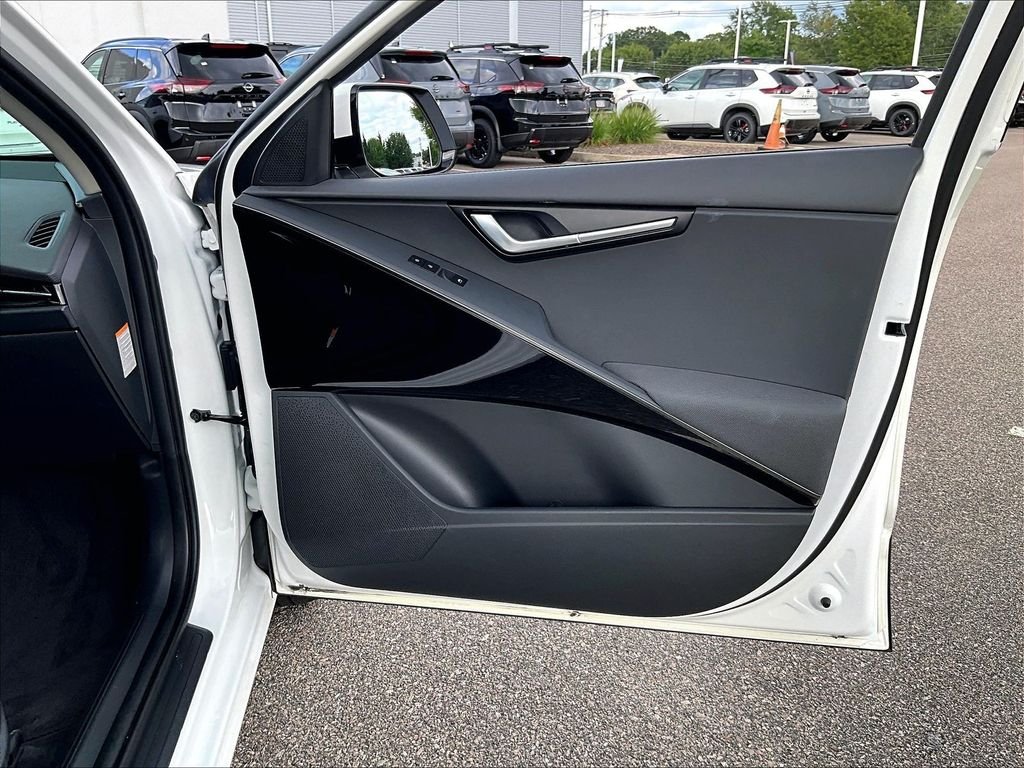 Used 2024 White Kia Wind image 12