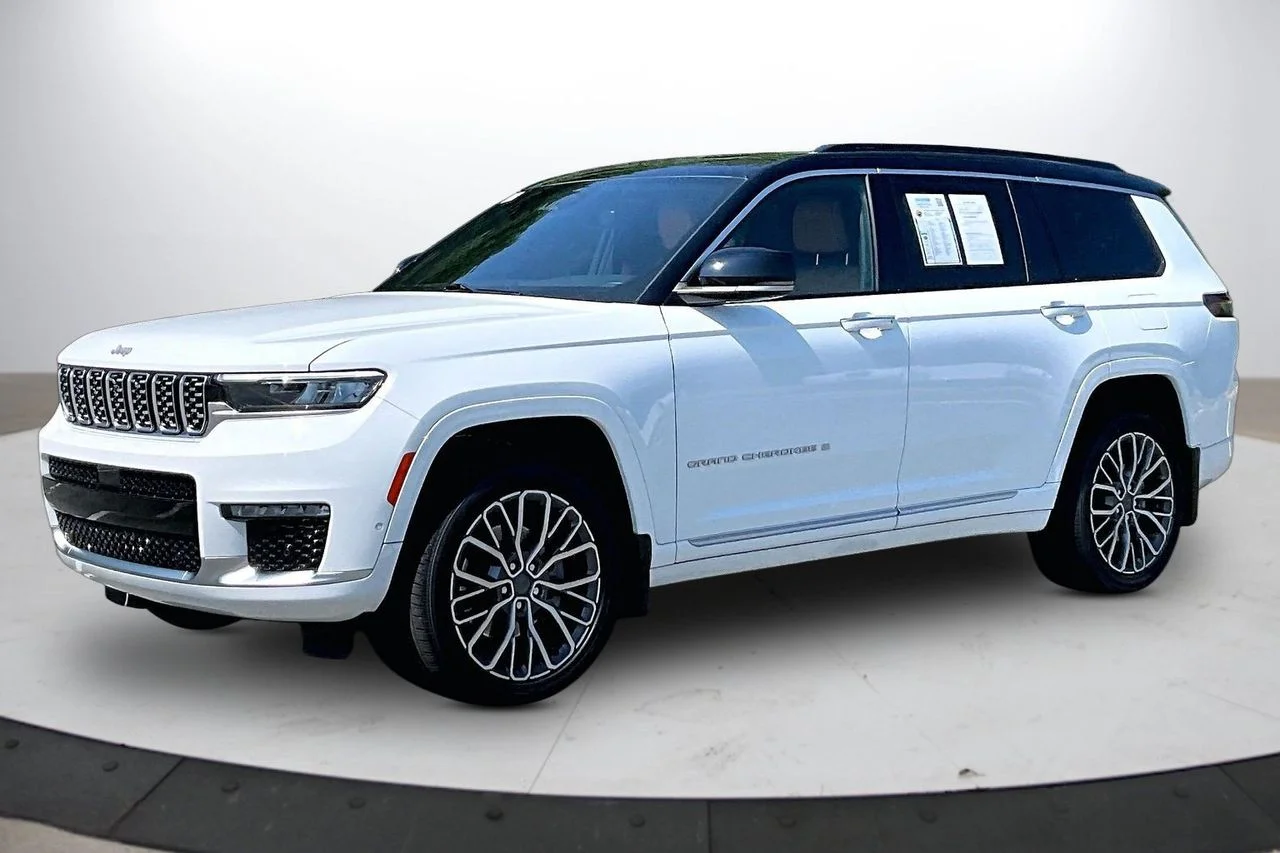 Used 2024 White Jeep Summit image 4
