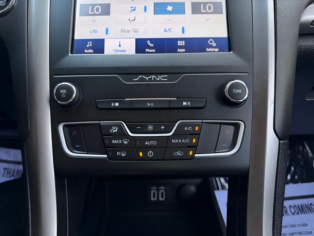 Used 2020 Black Ford SE image 18