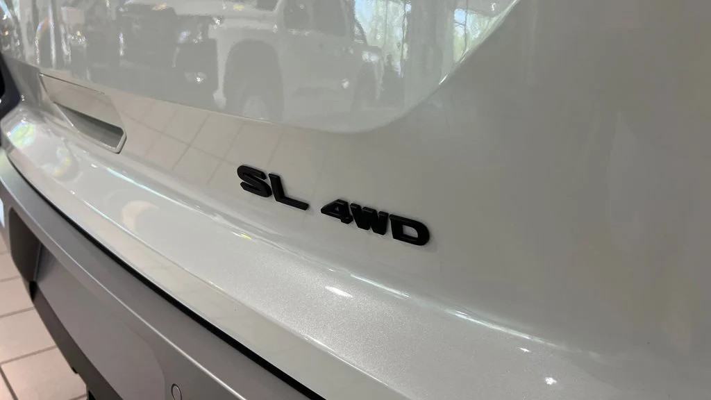 Used 2024 White Nissan SL image 17