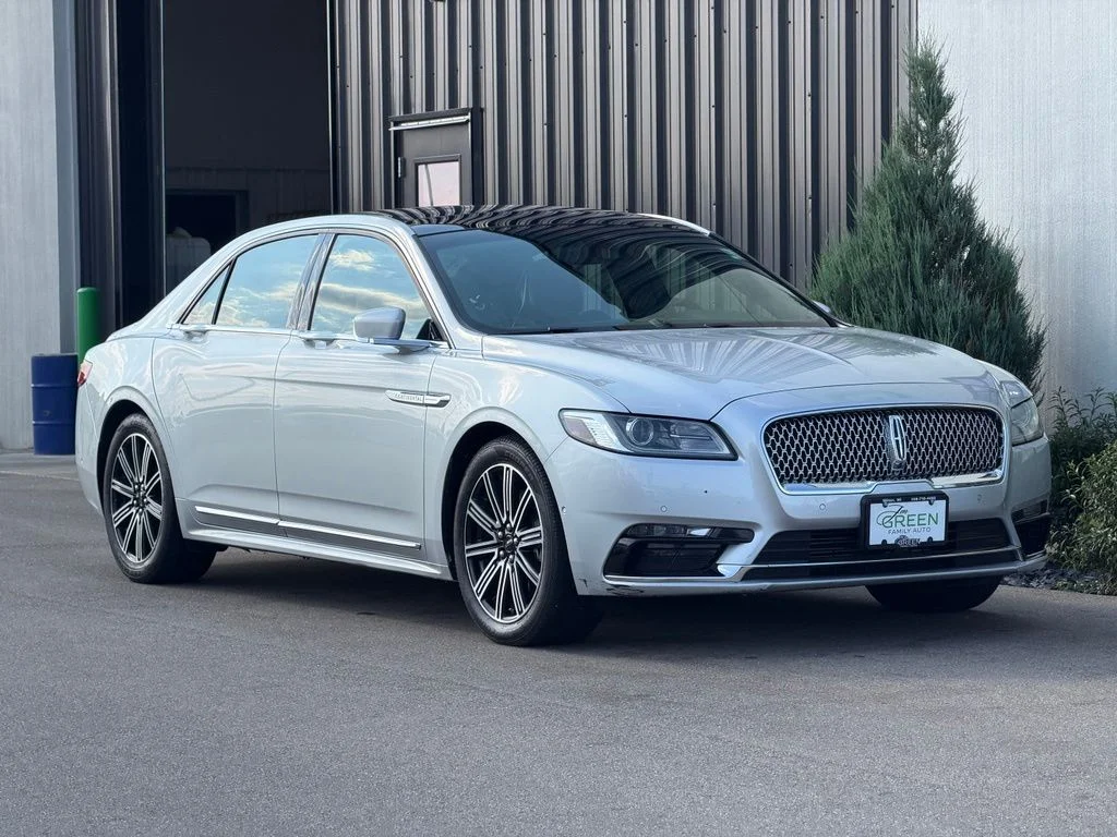 Used 2017 Silver Lincoln Reserve image 4