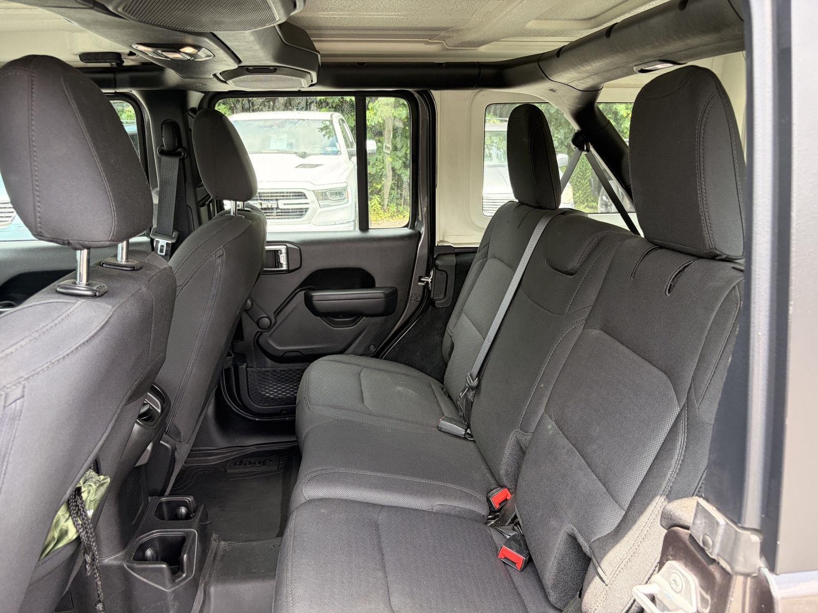Used 2022 Granite Crystal Metallic Clearcoat Jeep Unlimited Sport image 14