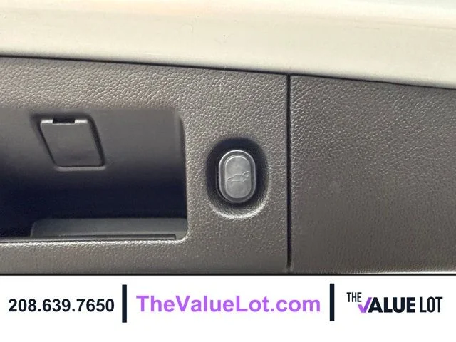 Used 2017 Silver Cadillac Luxury image 25