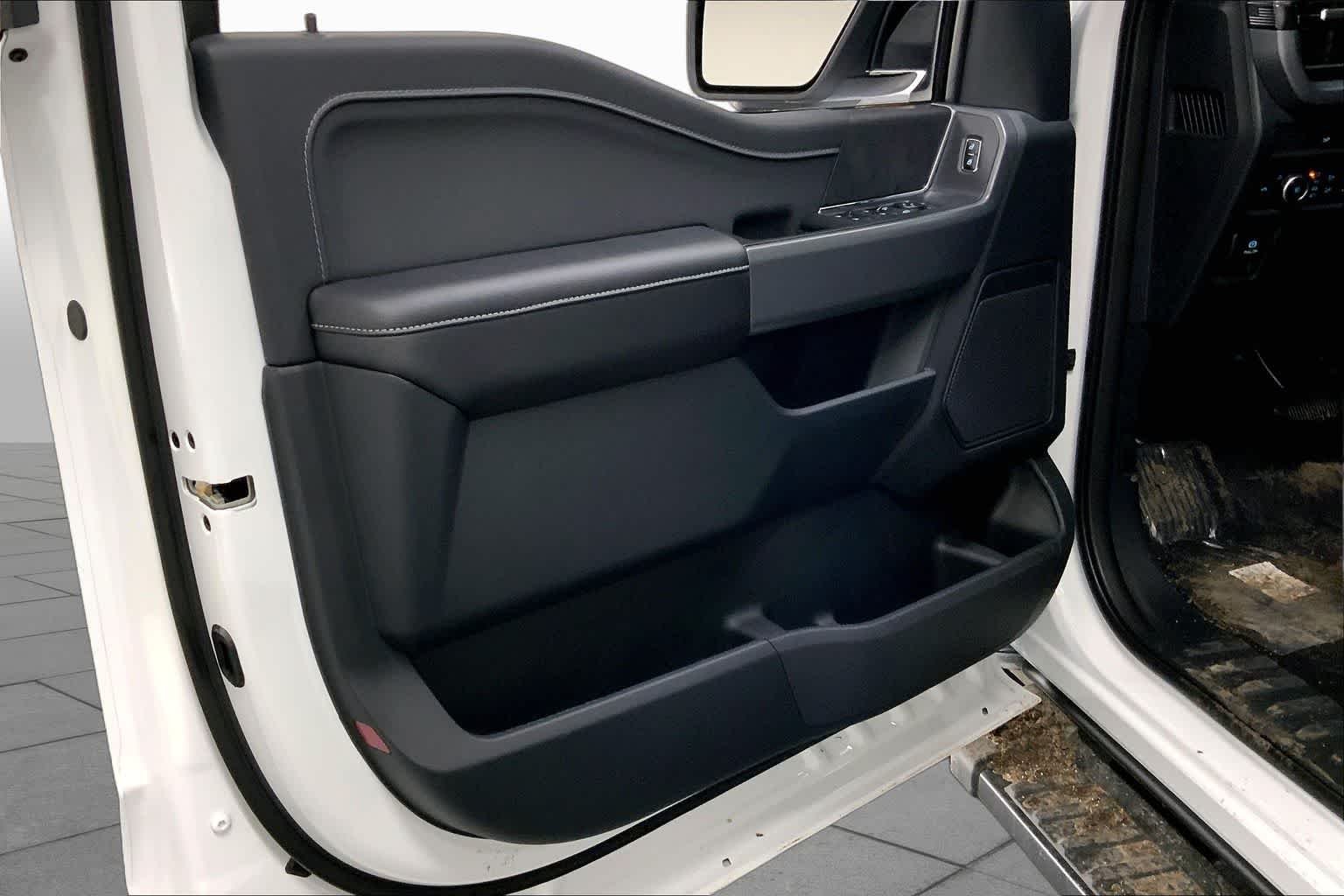 New 2026 Oxford White Ford XLT image 10