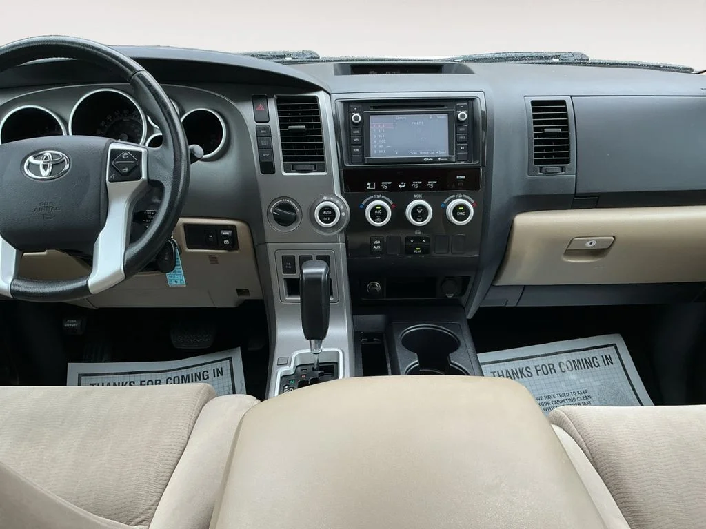 Used 2014 White Toyota SR5 image 17
