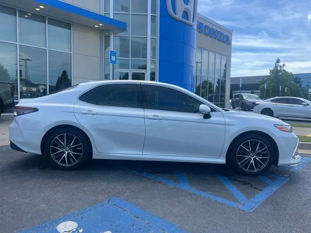 Used 2022 Wind Chill Pearl Toyota XLE image 5