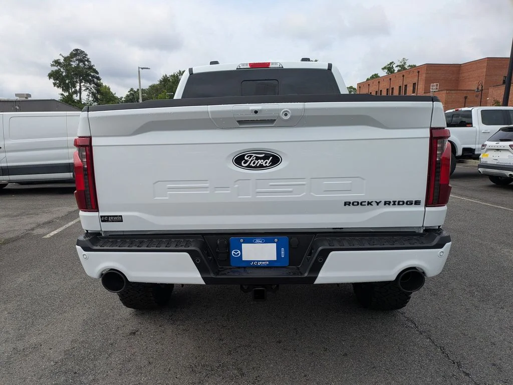 New 2026 Oxford White Ford XLT image 5
