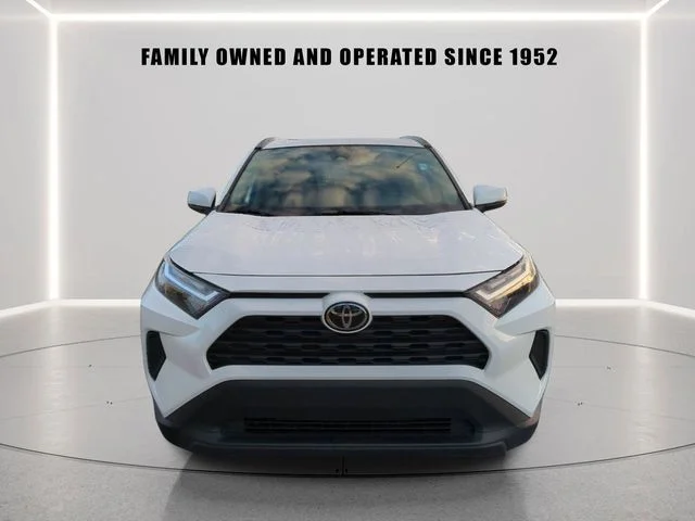 Used 2022 White Toyota XLE image 6