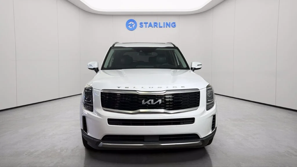 Used 2022 White Kia S image 16