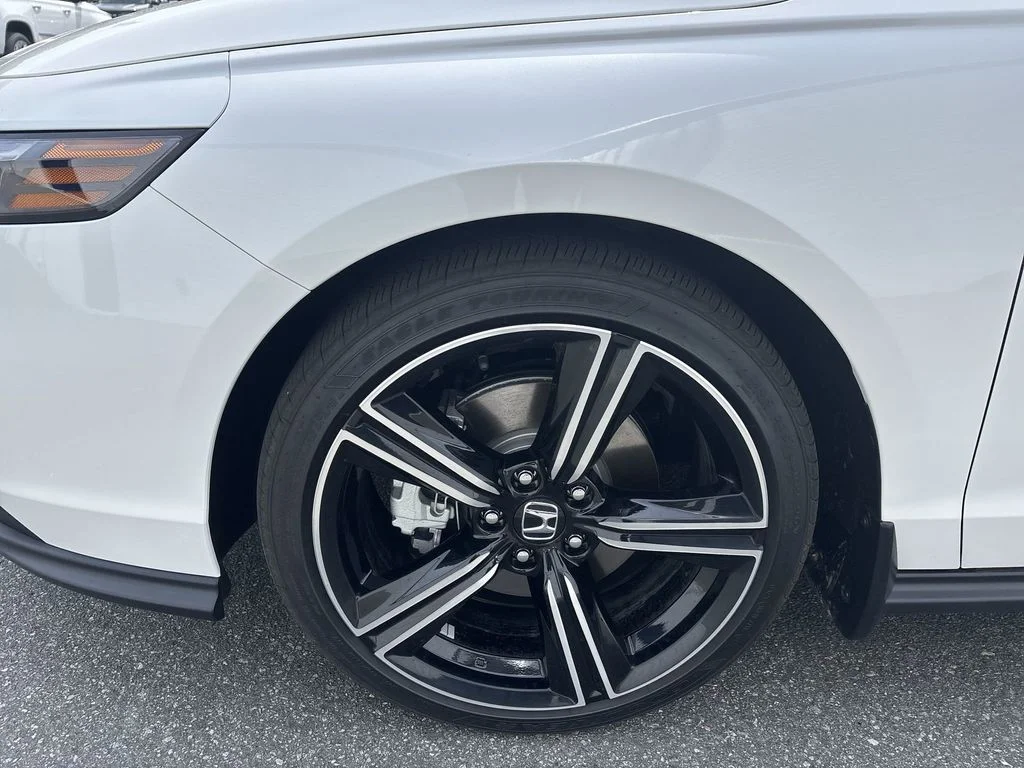 Used 2025 White Honda Sport image 19