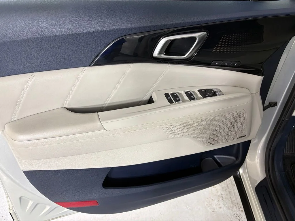 Used 2025 White Kia SX Prestige image 15