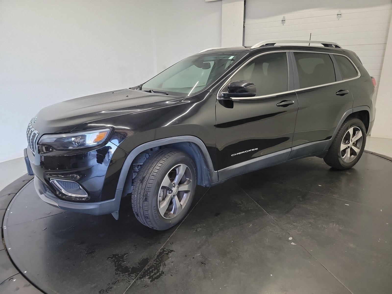 Used 2020 Diamond Black Crystal Pearlcoat Jeep Limited image 3
