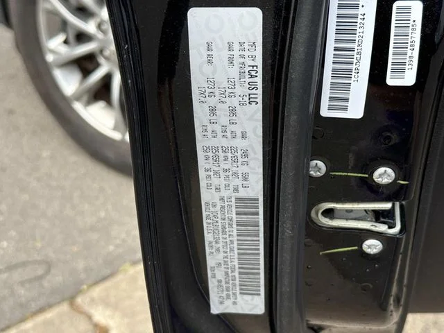 Used 2019 Black Jeep Latitude Plus image 30