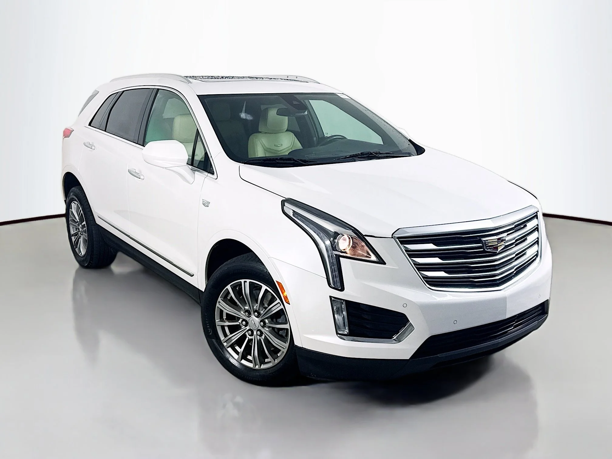 Used 2018 Crystal White Tricoat Cadillac Luxury FWD image 1