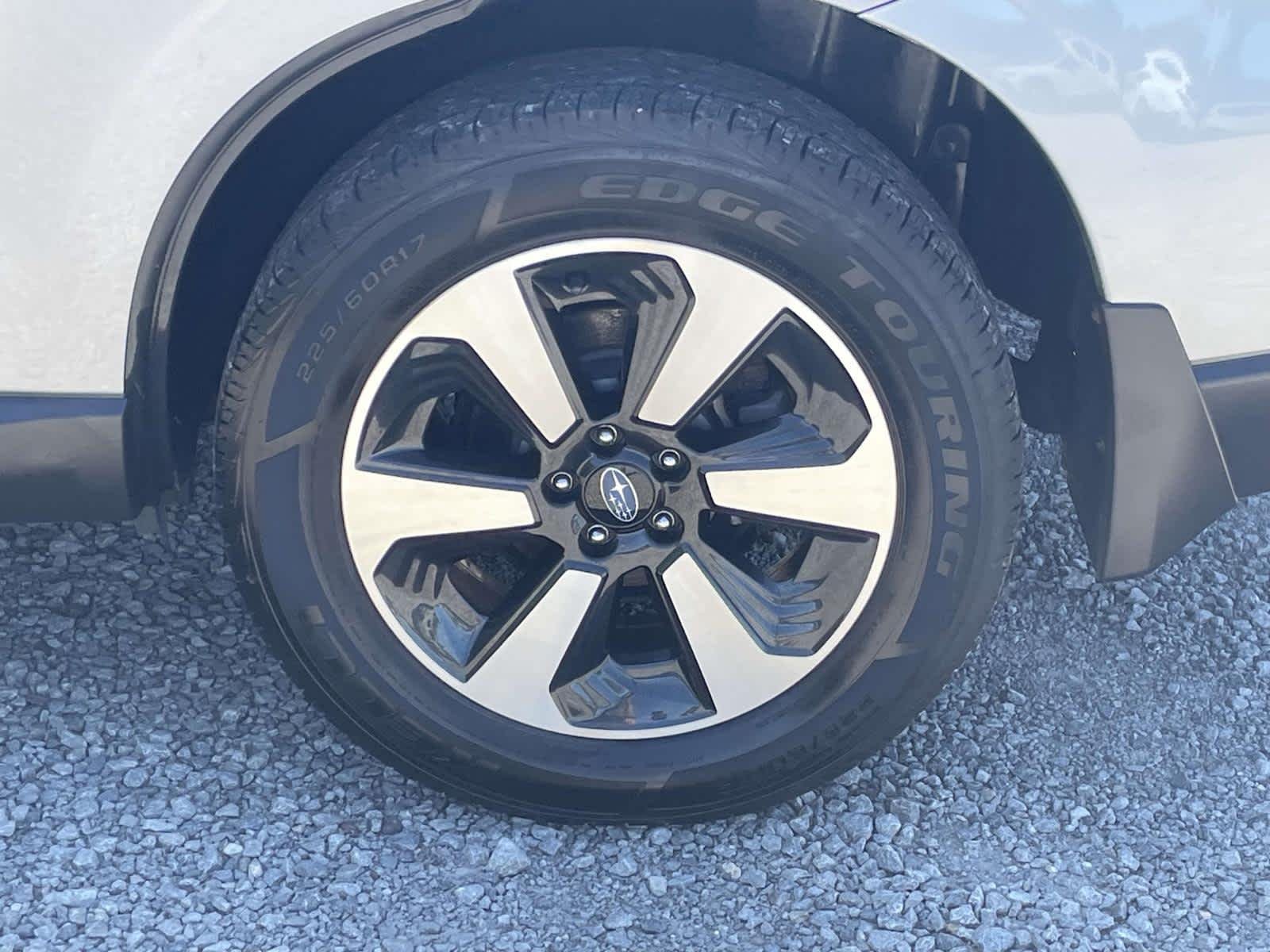 Used 2017 Ice Silver Metallic Subaru Limited image 11